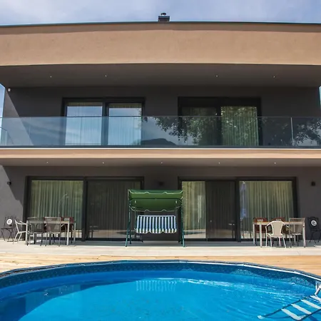 Lohovo Villa Bukva *
